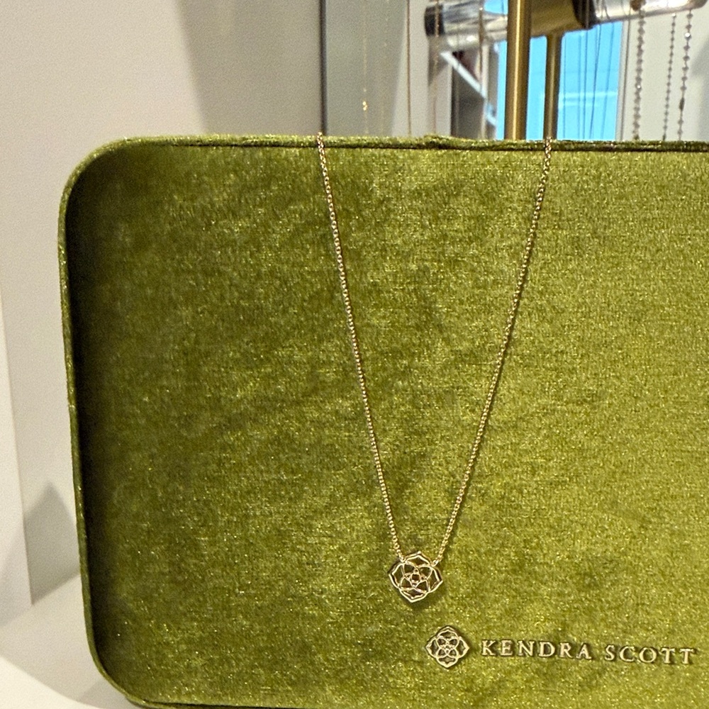 Kendra Scott Gold Pendant Necklace — New w/ Tag!